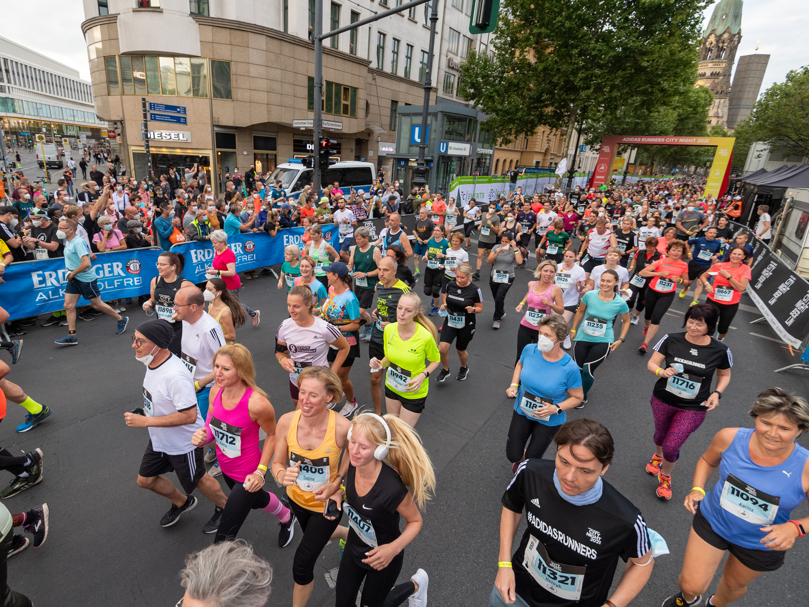 Adidas runners shop city night 2020